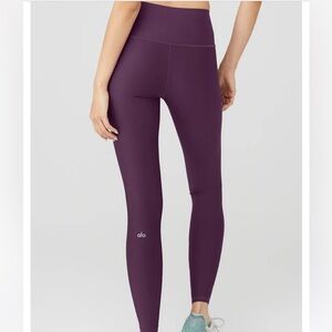 Alo leggings worn a few times. Dark plum beautiful leggings No pulls